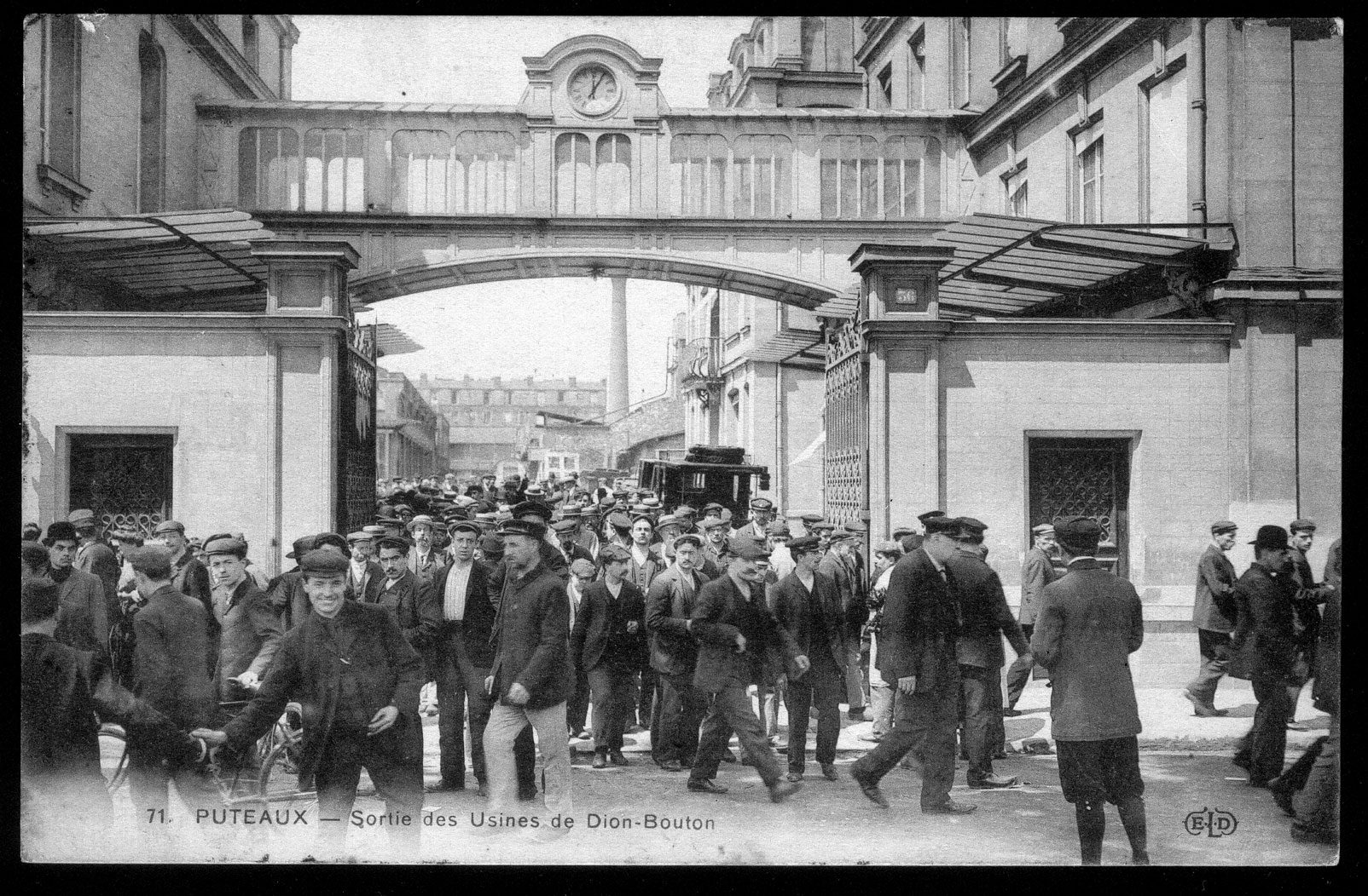 coût du travail, ouvriers sortant de l'usine Dion-Bouton